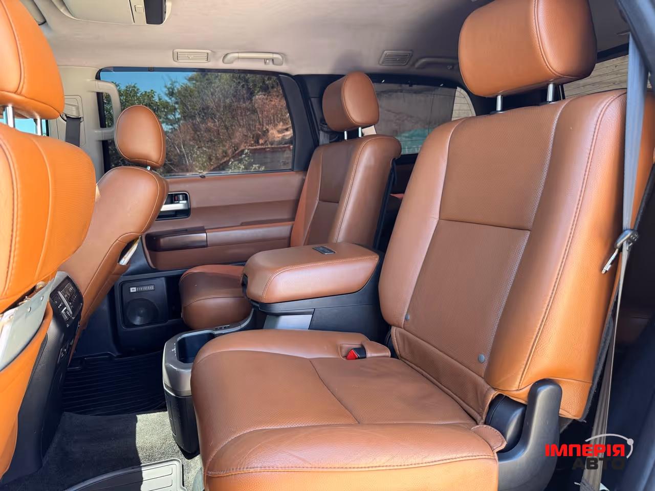 Toyota Sequoia - фото 16