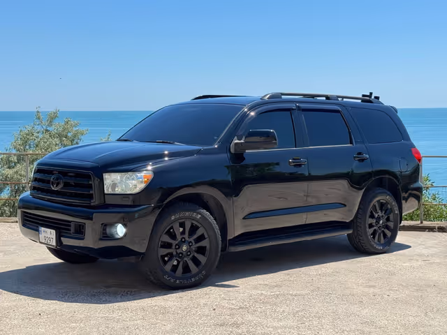 Toyota Sequoia - фото 1