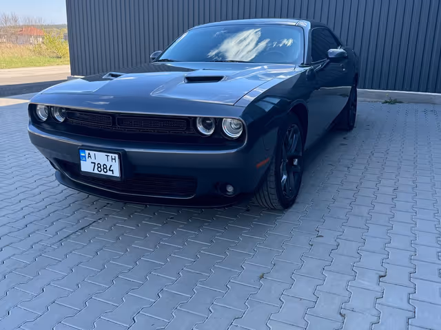 Dodge Challenger - фото 1