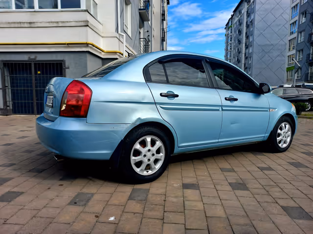 Hyundai Accent - фото 4