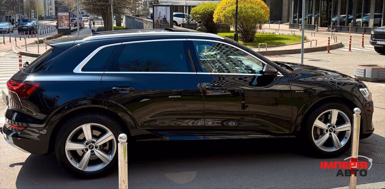 Audi e-tron - фото 21