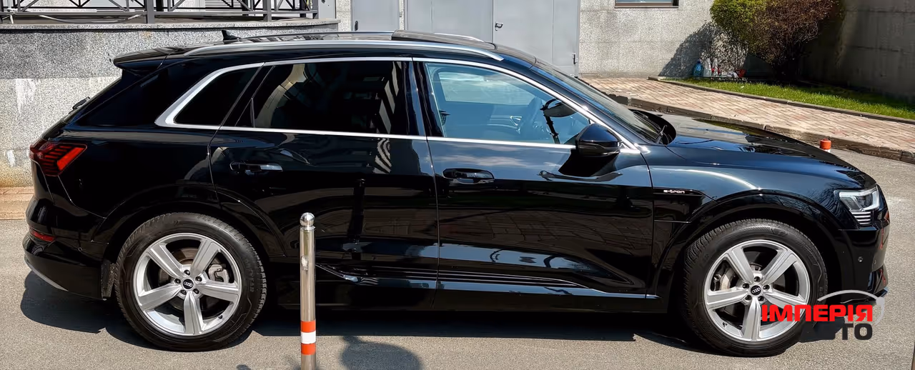 Audi e-tron - фото 7