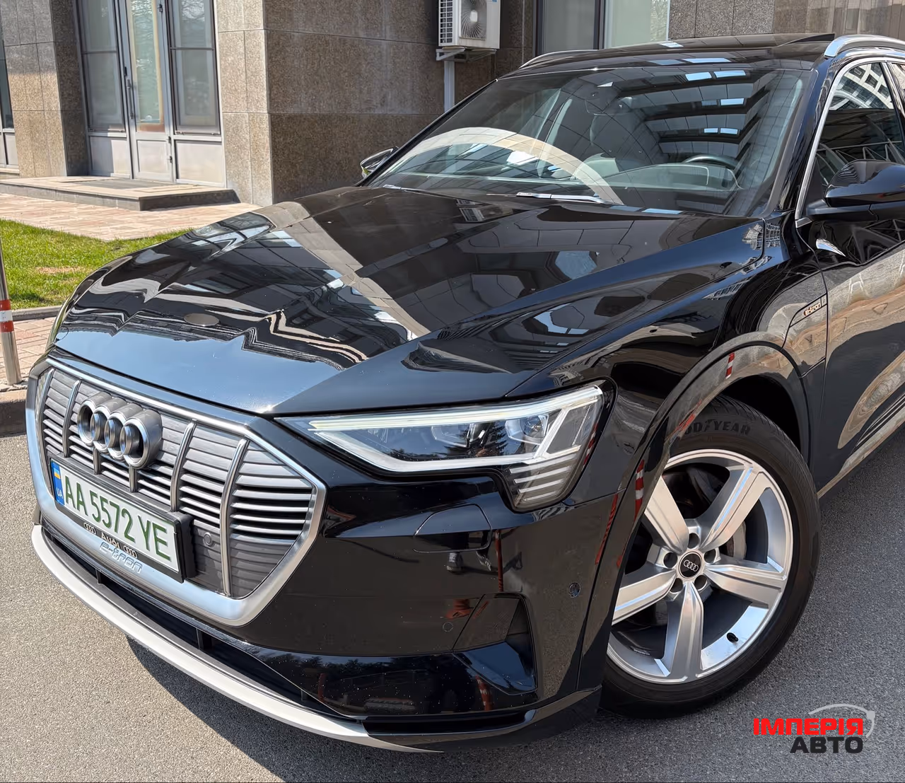 Audi e-tron - фото 1