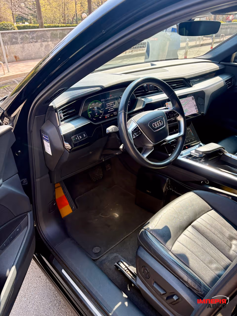 Audi e-tron - фото 12
