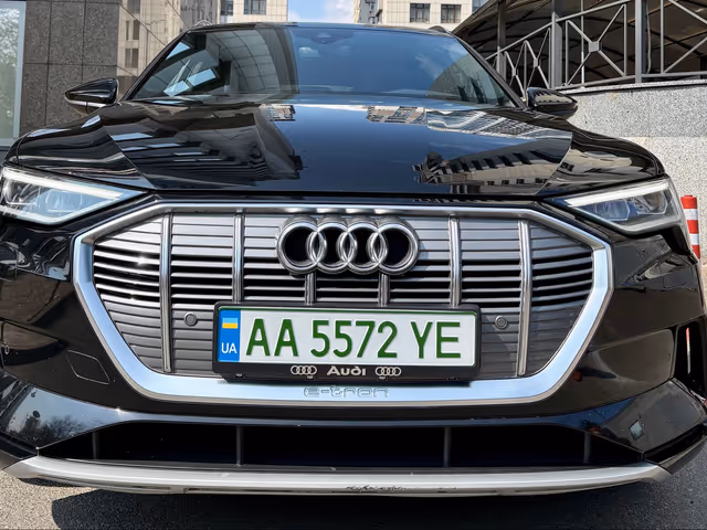 Audi e-tron - фото 5