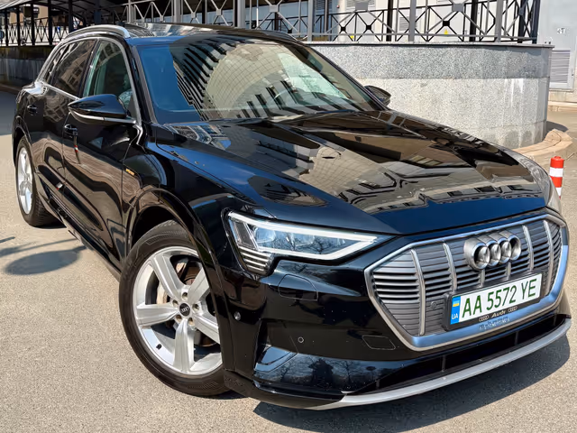 Audi e-tron - фото 2