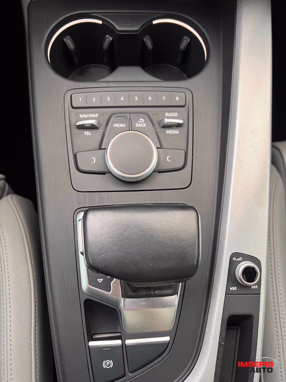 Audi A4 - фото 9