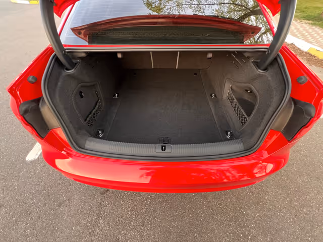 Audi A4 - фото 5