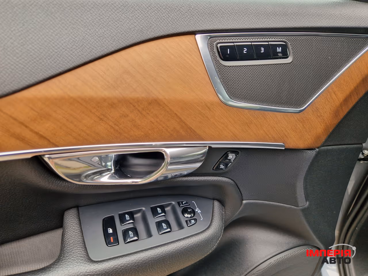 Volvo XC90 - фото 26