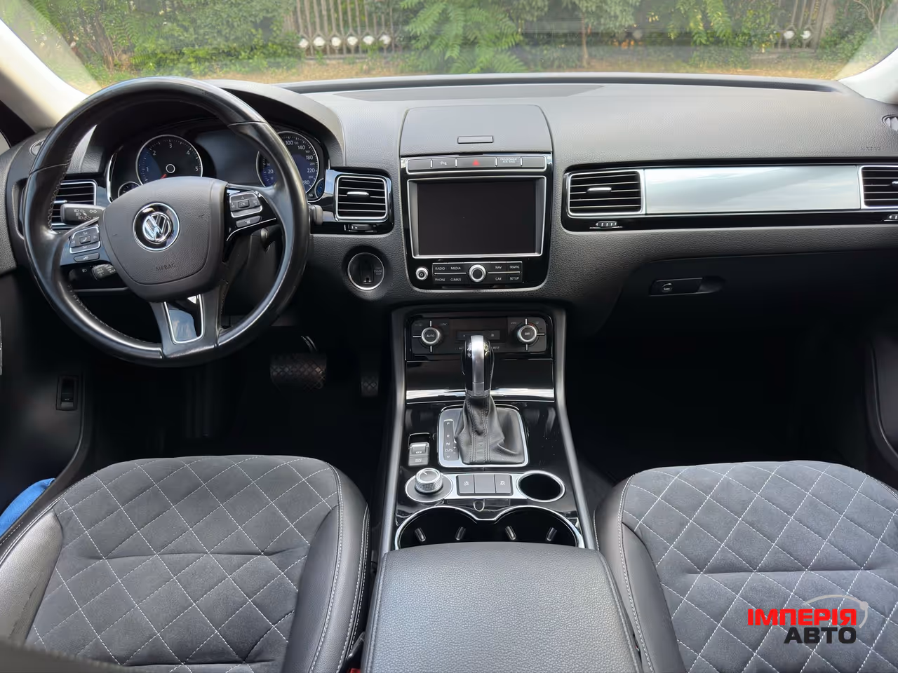 Volkswagen Touareg - фото 7