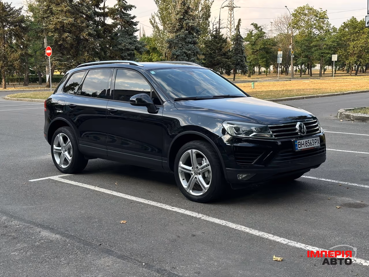 Volkswagen Touareg - фото 1