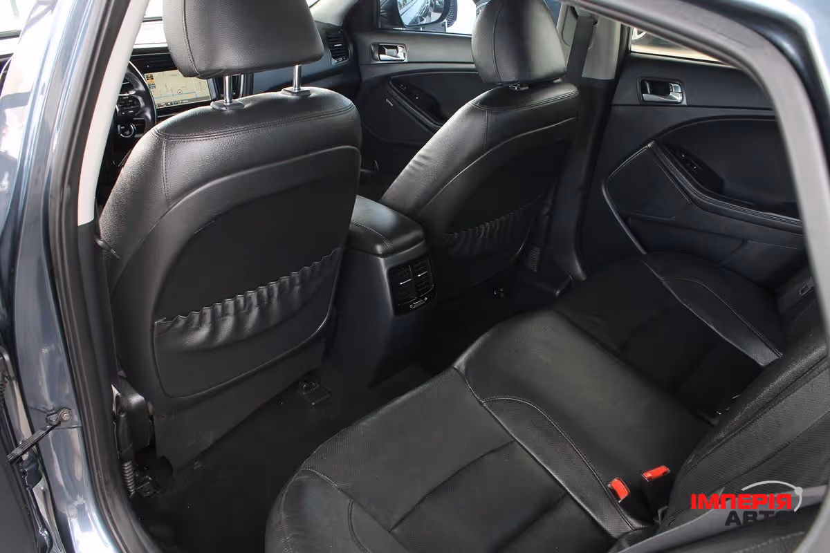 Kia Optima - фото 6