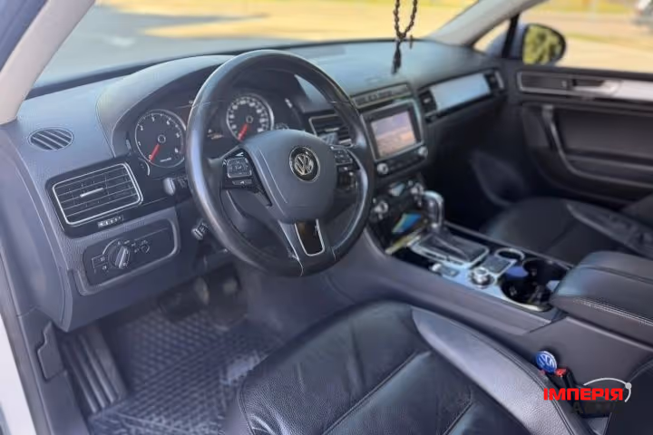Volkswagen Touareg - фото 11