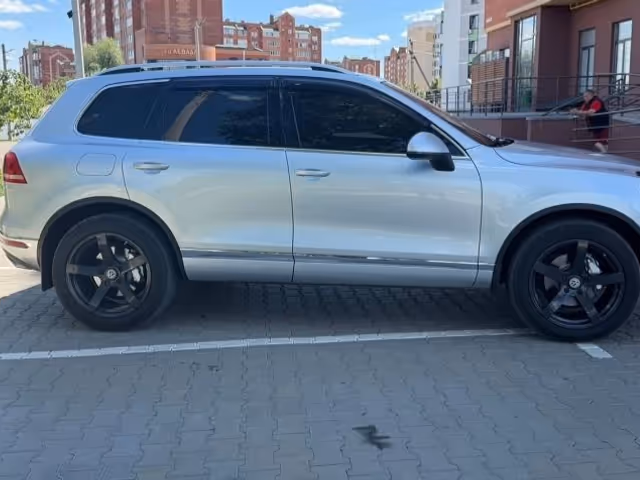 Volkswagen Touareg - фото 4