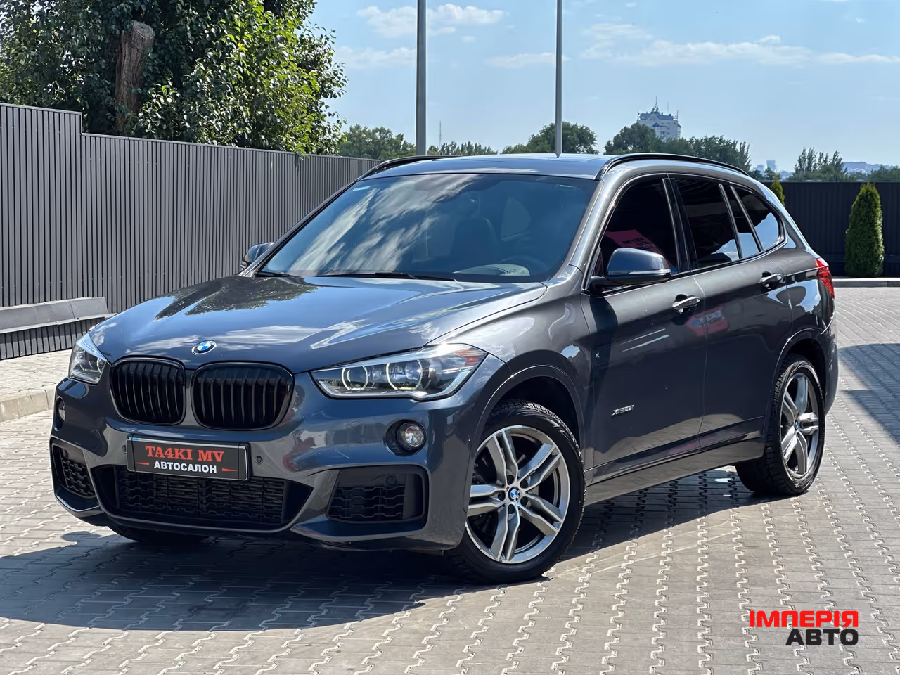 BMW X1 - фото 1