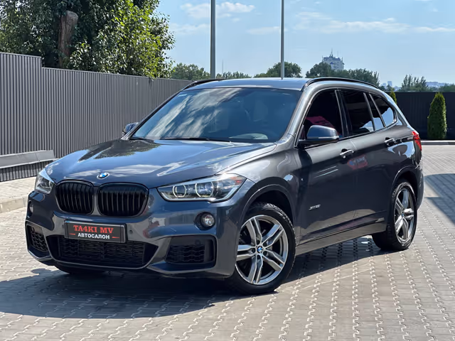 BMW X1 - фото 1