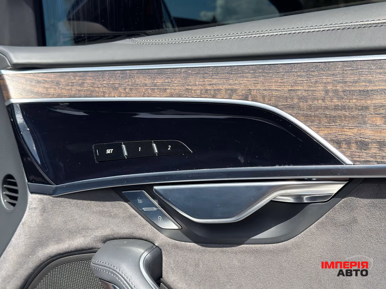 Audi A8 - фото 48