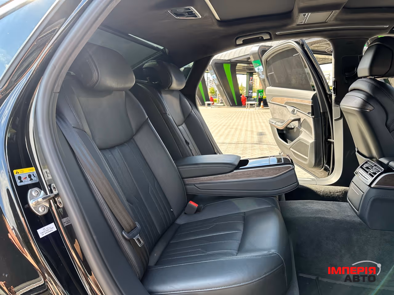 Audi A8 - фото 36