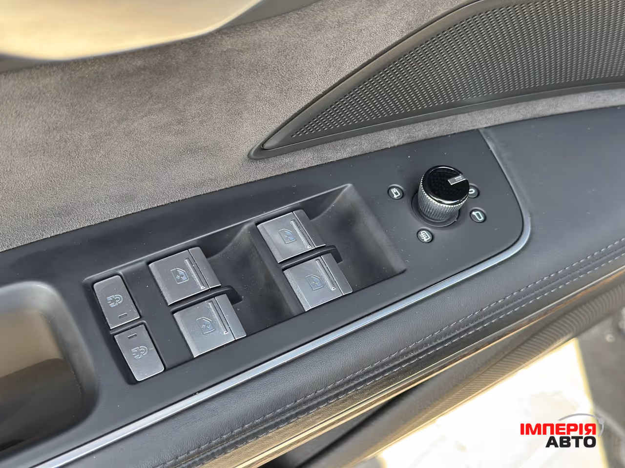 Audi A8 - фото 15