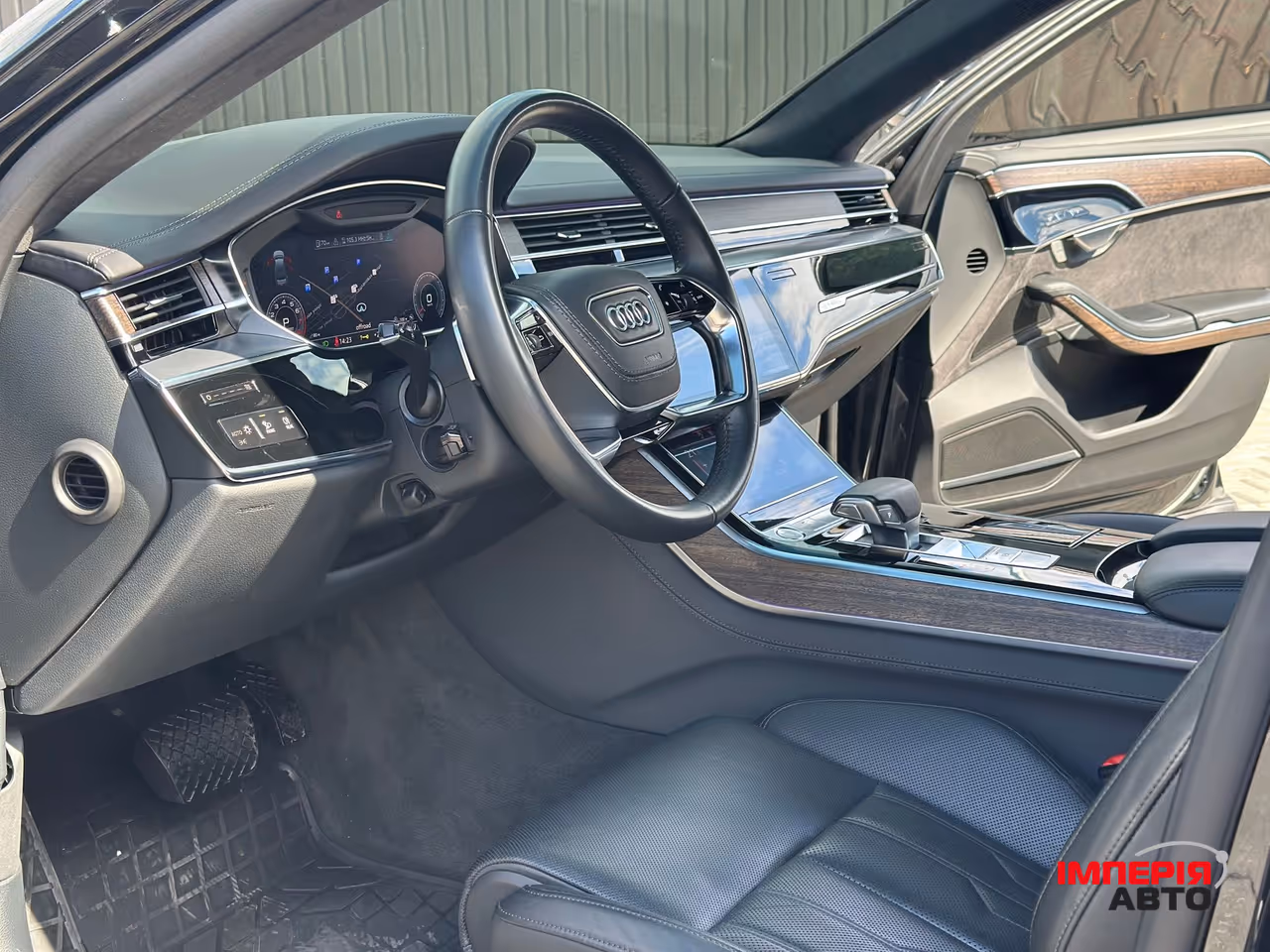 Audi A8 - фото 7