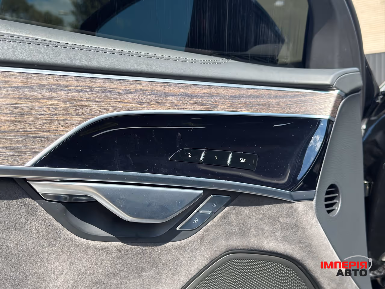 Audi A8 - фото 16