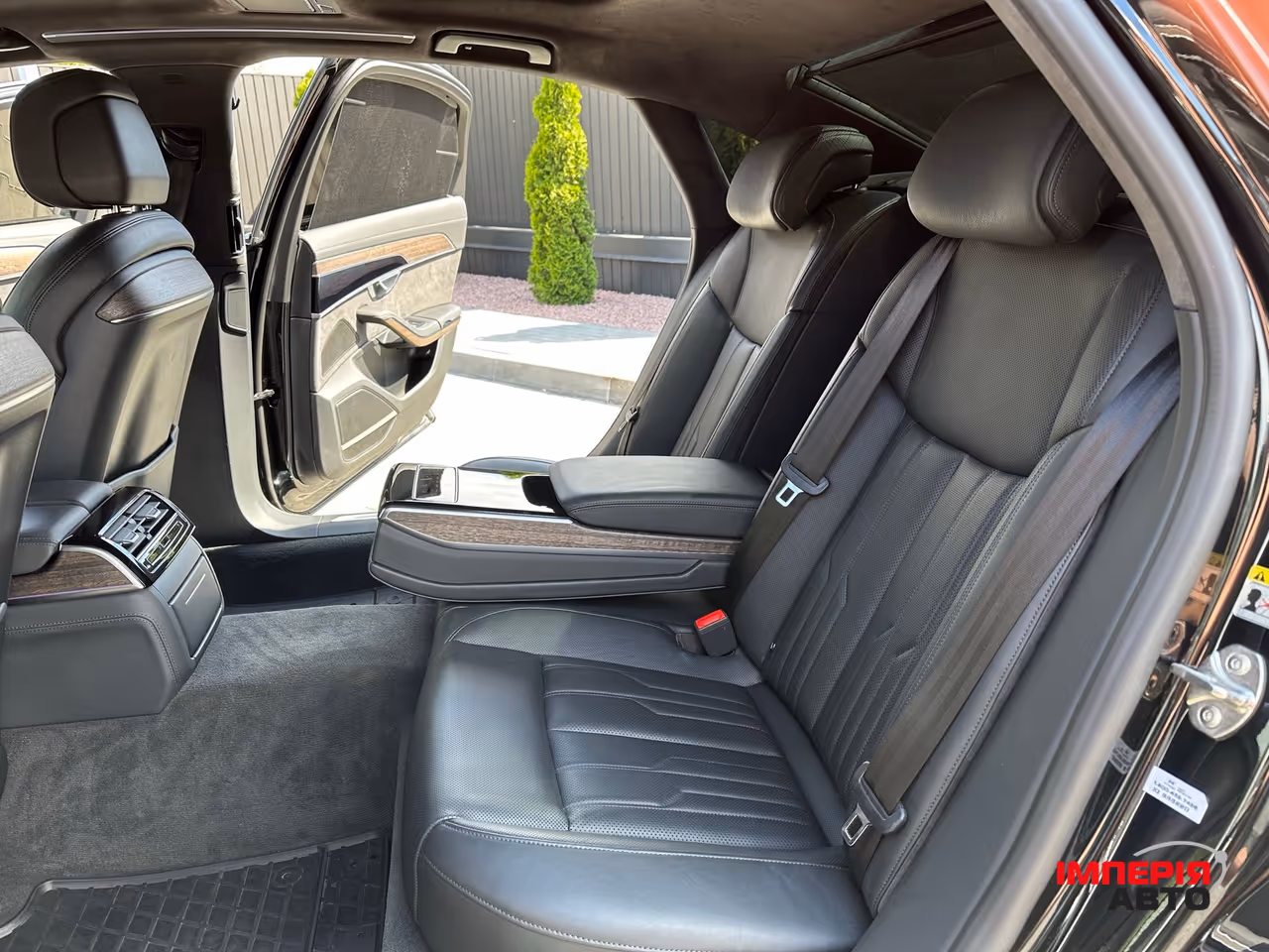 Audi A8 - фото 25