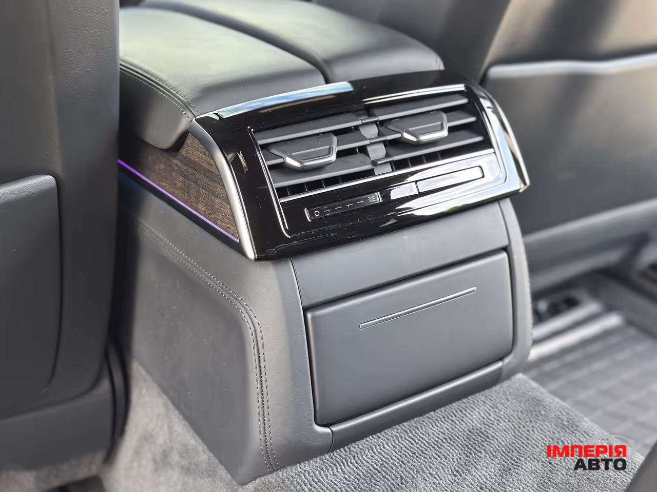 Audi A8 - фото 27