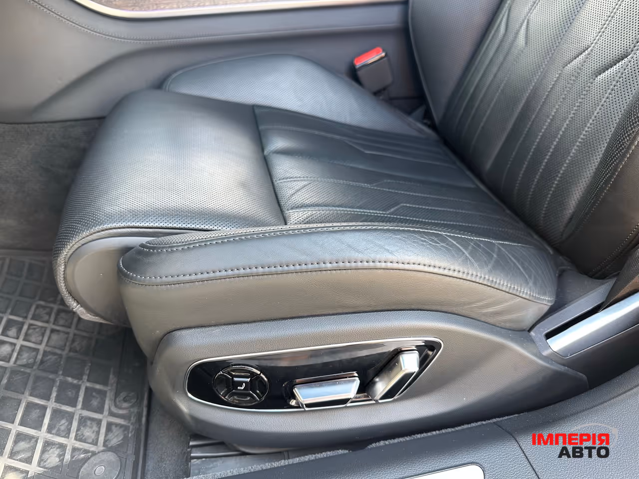 Audi A8 - фото 14