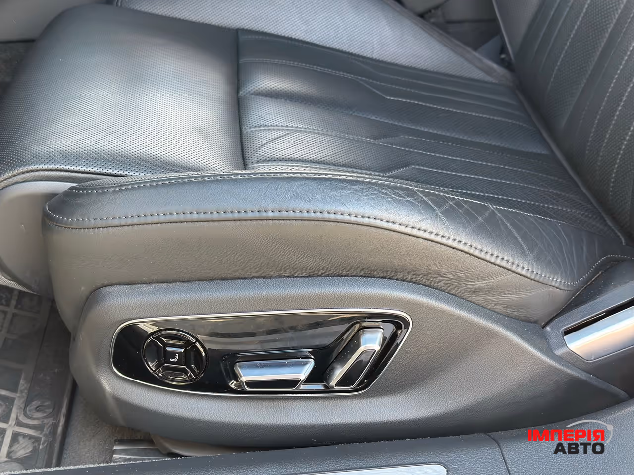 Audi A8 - фото 22
