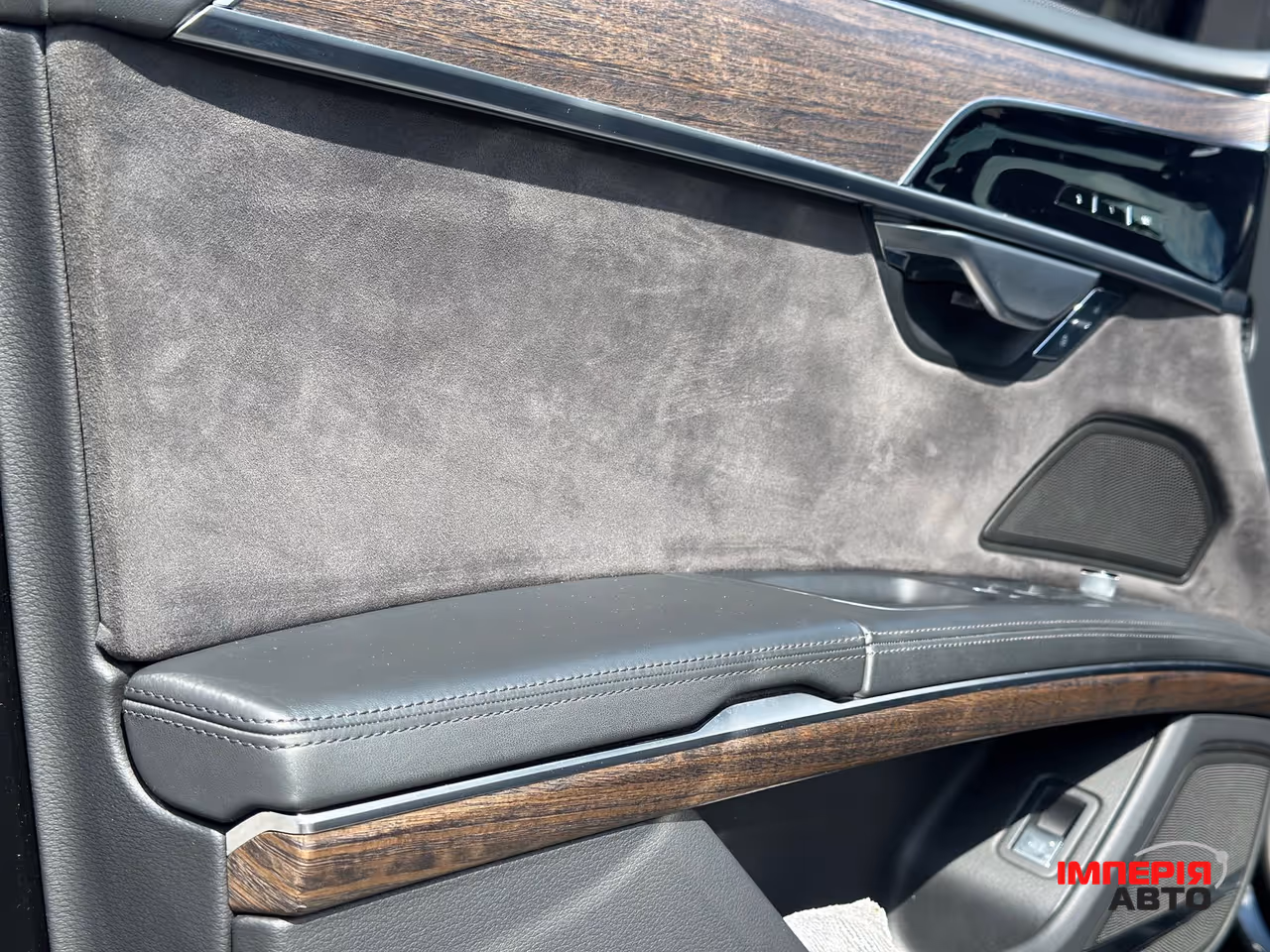 Audi A8 - фото 18