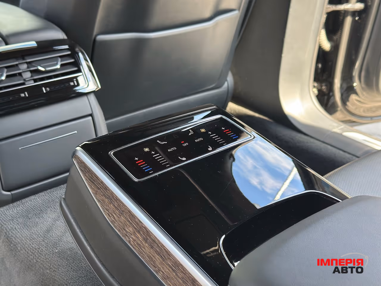 Audi A8 - фото 26