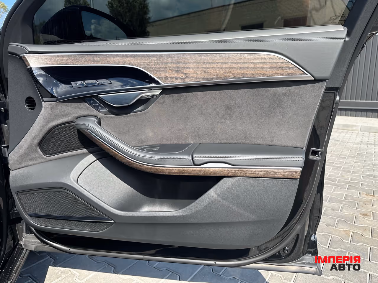 Audi A8 - фото 49