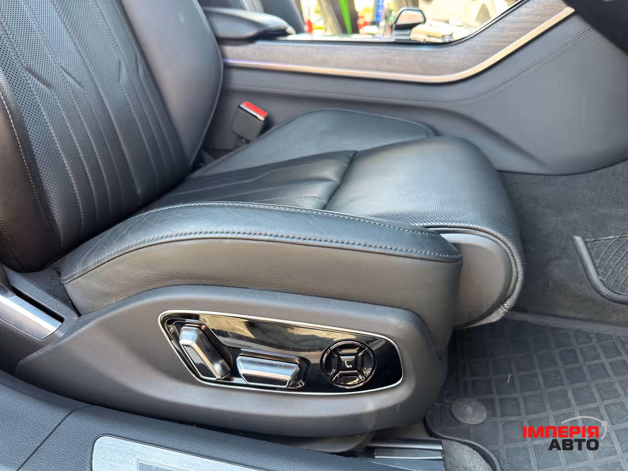 Audi A8 - фото 46