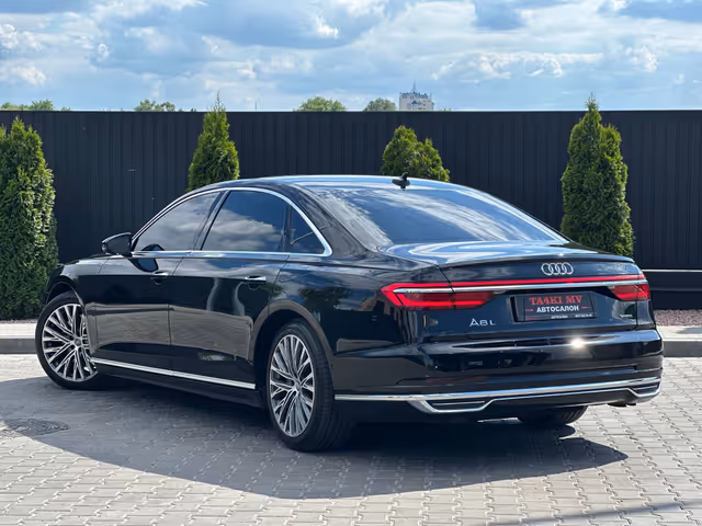 Audi A8 - фото 5