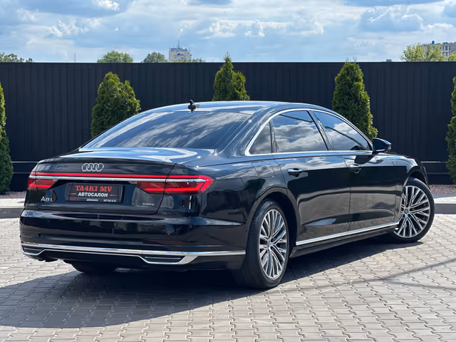 Audi A8 - фото 2