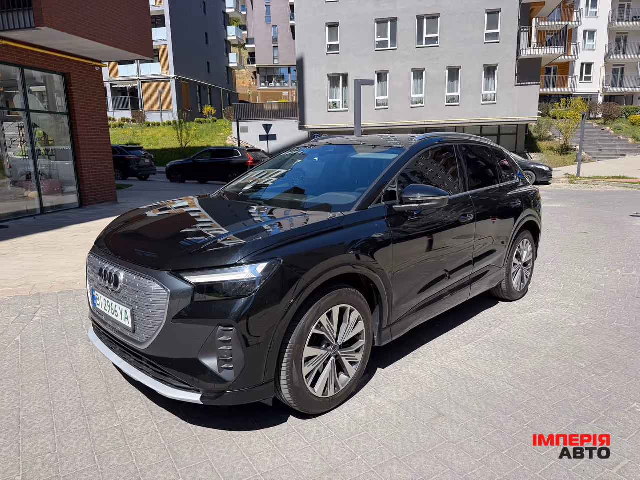 Audi Q4 e-tron - фото 1