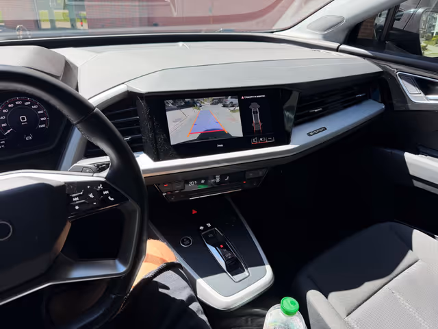 Audi Q4 e-tron - фото 4