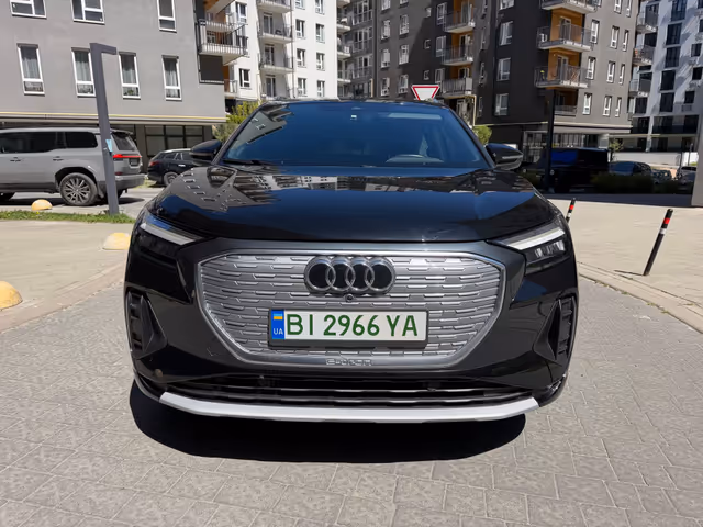 Audi Q4 e-tron - фото 2