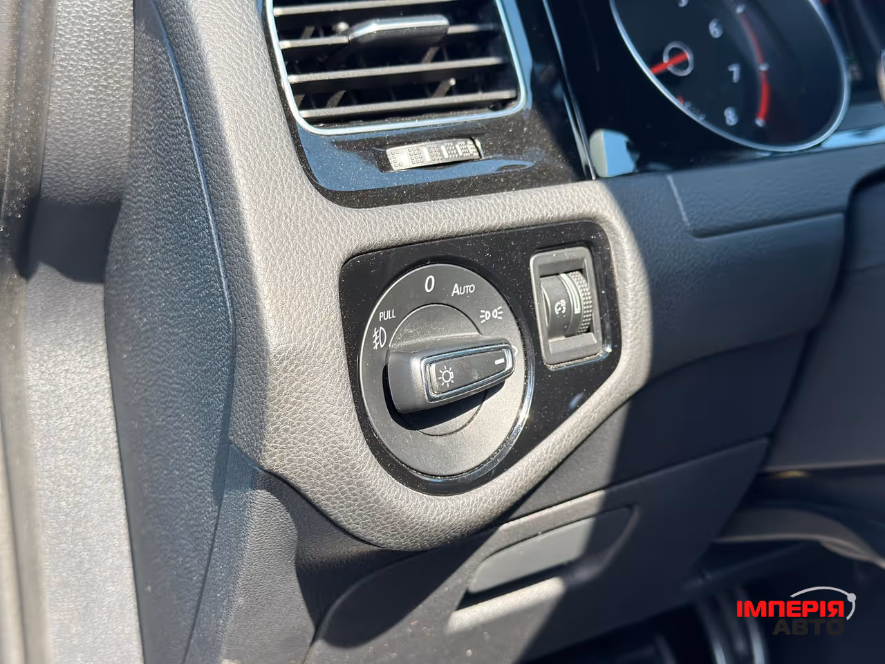 Volkswagen Golf GTI - фото 16