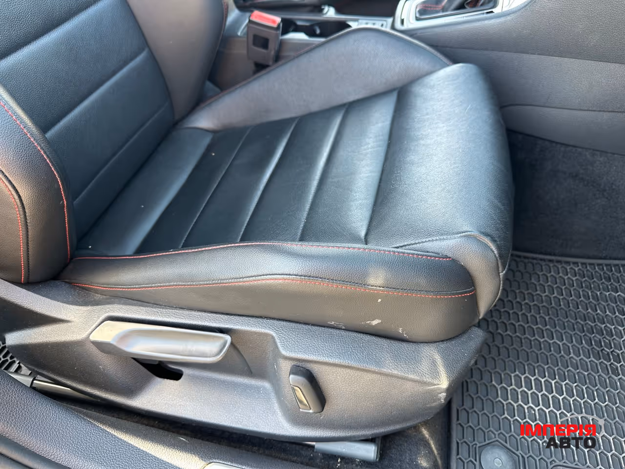 Volkswagen Golf GTI - фото 26