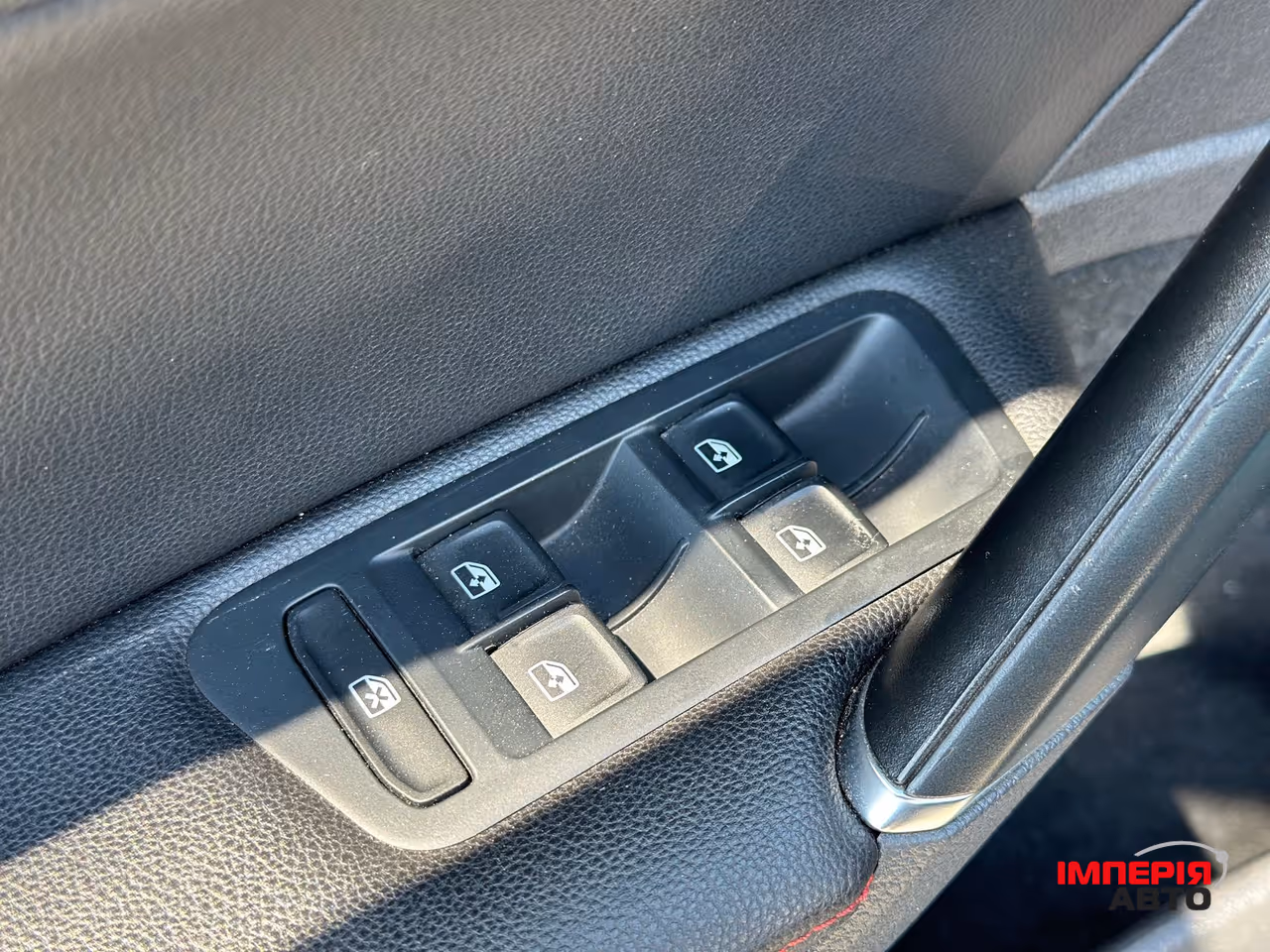 Volkswagen Golf GTI - фото 15