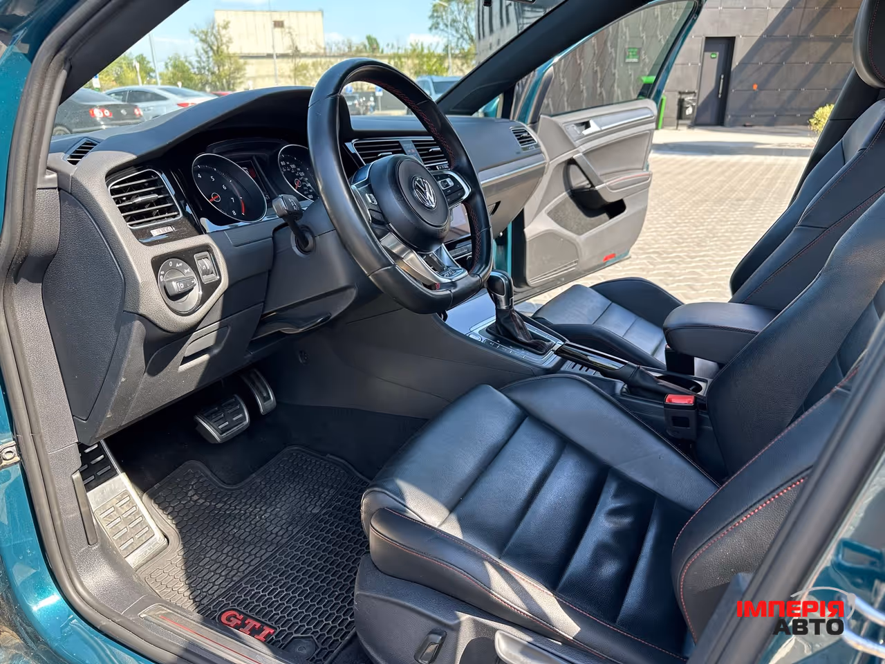 Volkswagen Golf GTI - фото 9