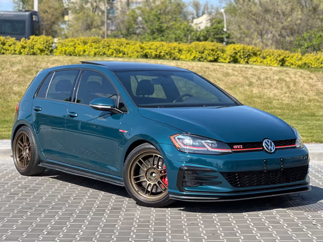 Volkswagen Golf GTI - фото 2