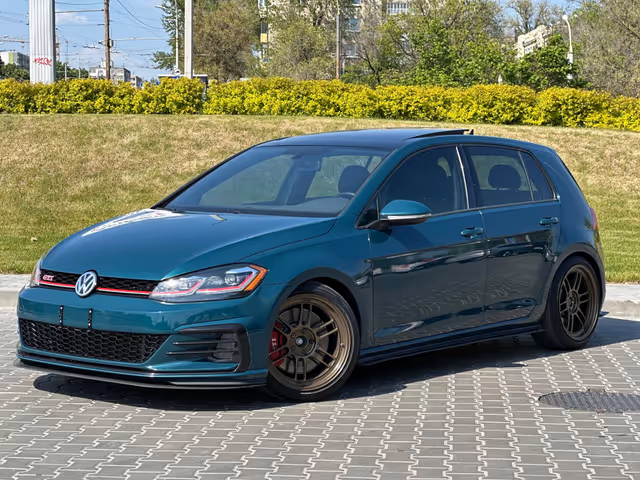Volkswagen Golf GTI - фото 1