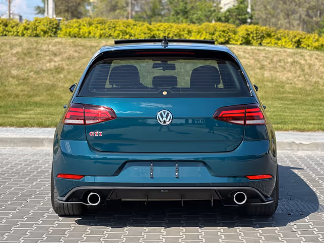 Volkswagen Golf GTI - фото 3