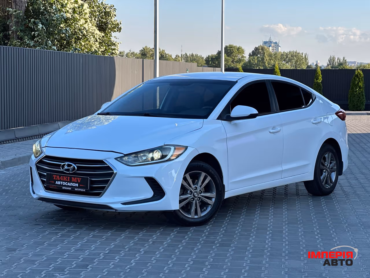Hyundai Elantra - фото 1