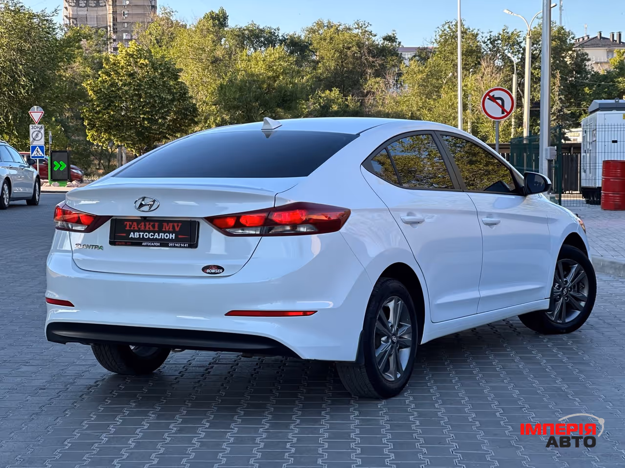 Hyundai Elantra - фото 2