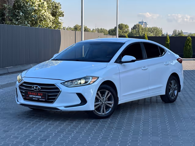 Hyundai Elantra - фото 1