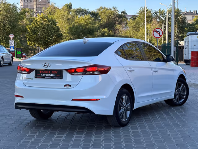 Hyundai Elantra - фото 2
