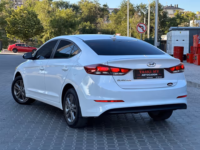 Hyundai Elantra - фото 5